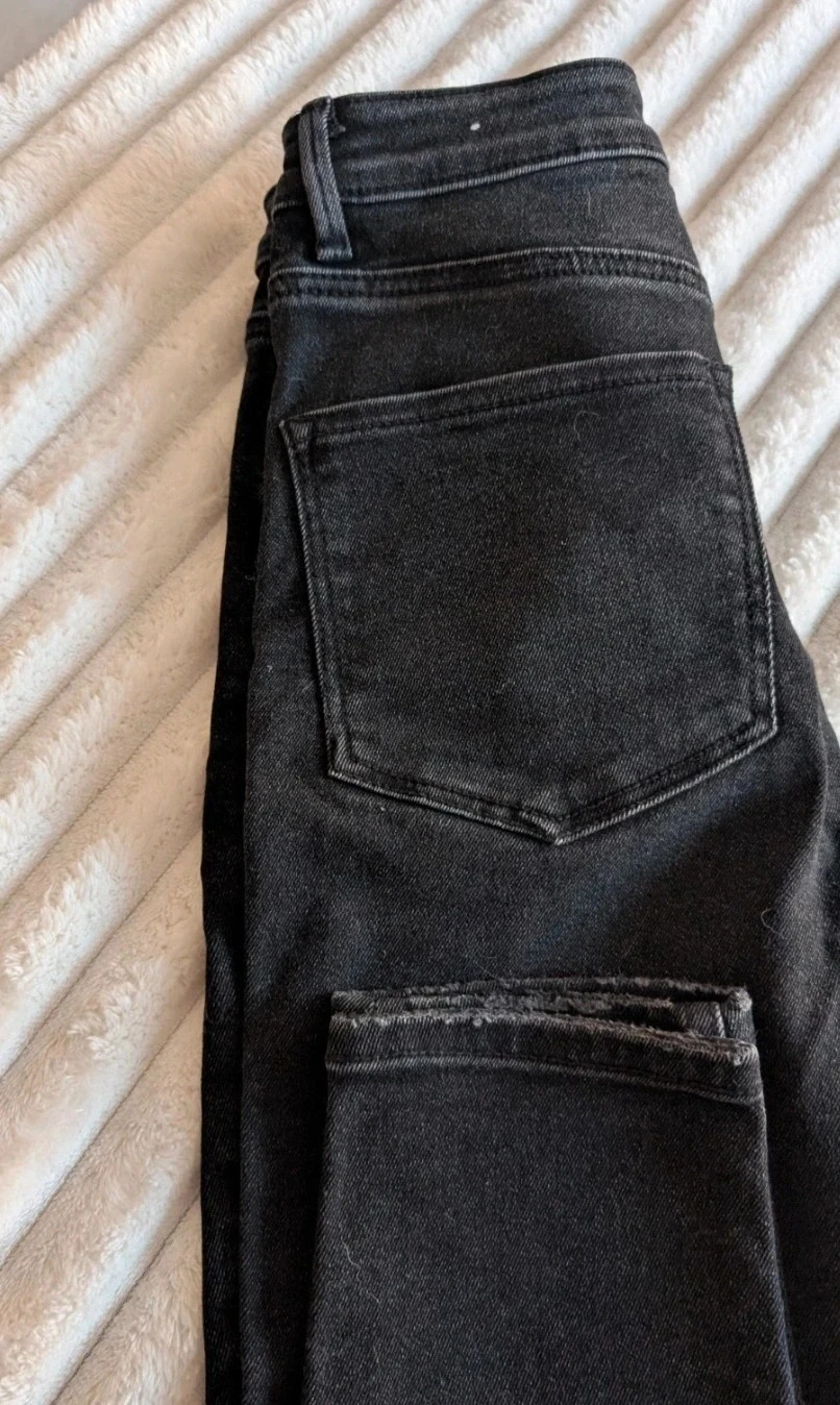 Magnífico Jean skinny cintura alta negro Stradivarius roto en la rodilla – photo 8